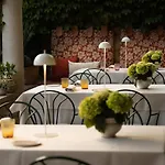 Regina Adelaide & 4* Γκάρντα