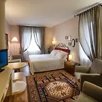 Ξενοδοχείο Regina Adelaide & 4*