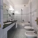 Ξενοδοχείο Regina Adelaide & 4*