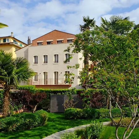 Regina Adelaide & 4* Γκάρντα