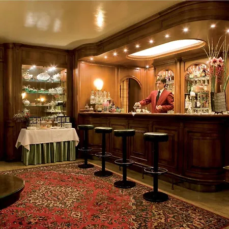 Hotel Regina Adelaide & 4*