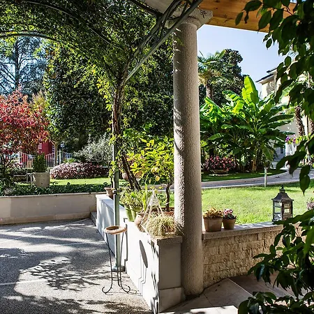 Hotel Regina Adelaide & 4*
