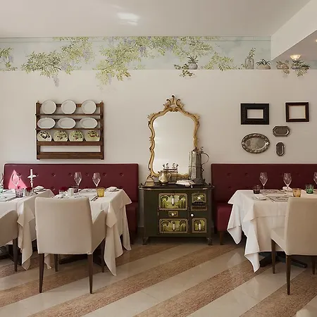 Regina Adelaide & Hotel