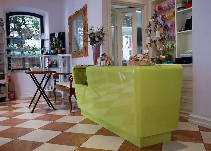 Regina Adelaide & 4* Garda (Verona)