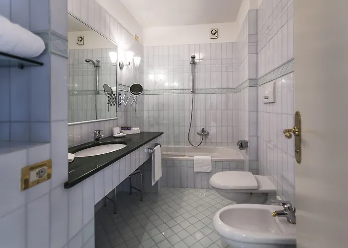 Hotel Regina Adelaide & 4*