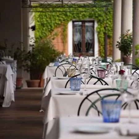 Regina Adelaide & 4*