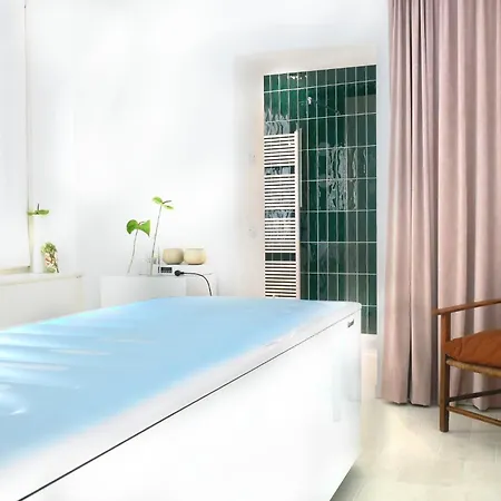 Regina Adelaide & 4*