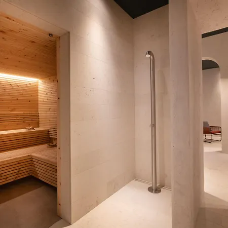 Regina Adelaide & Hotel