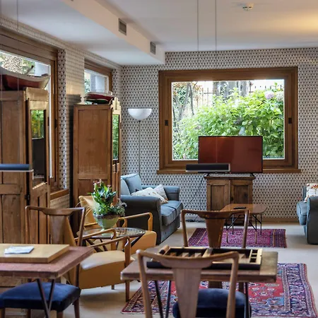 Regina Adelaide & 4*