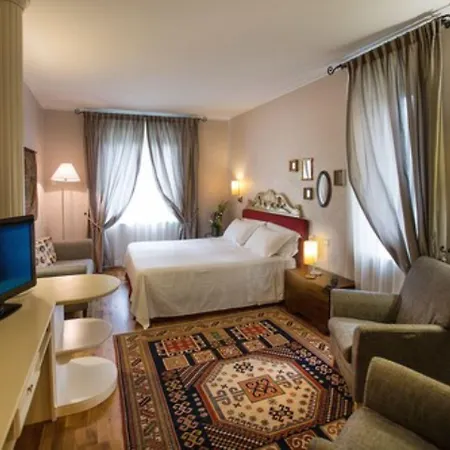 Hotel Regina Adelaide & 4*