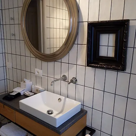 Regina Adelaide & 4* Garda (Verona)