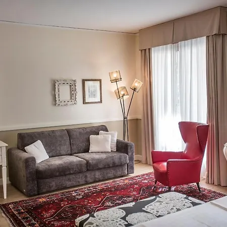 Regina Adelaide & Hotel