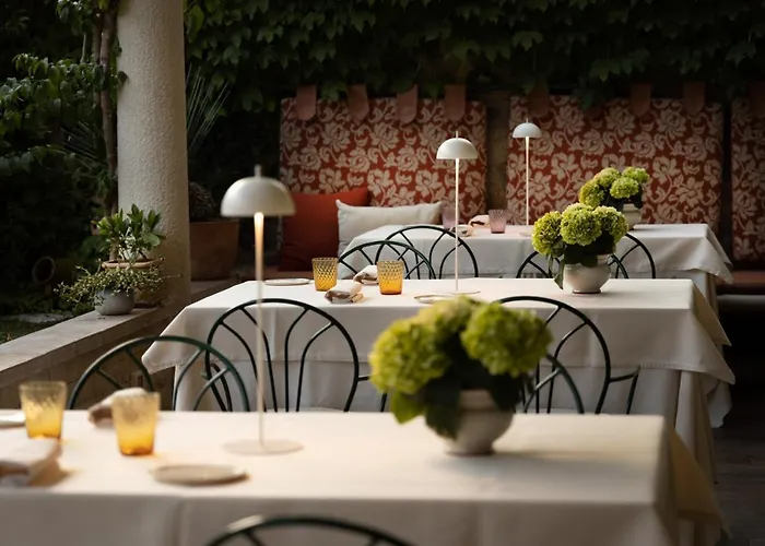 Regina Adelaide & 4* Garda