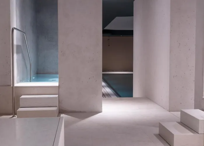 Regina Adelaide & 4*