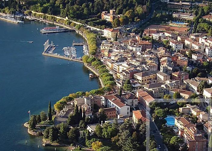 Regina Adelaide & 4*